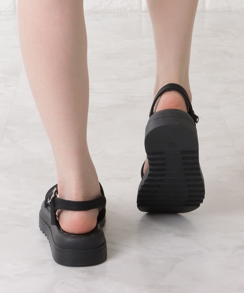 Lace Ladies(レースレディース)の「チューブストラップコンフォートフラットサンダル(サンダル・レディース・ブラック/アイボリー・24/23/22.5/23.5/24.5/ 25)」の9枚目の写真