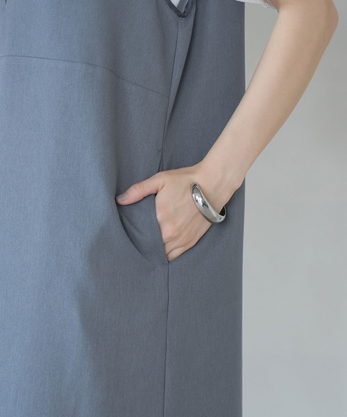 VIS（ビス）の「【防シワ】パウダリーツイルIラインジャンパースカート（ジャンパースカート・レディース・ブラック/チャコールグレー・FREE）」の8枚目の写真