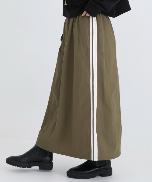 LAVEANGE（ラビアンジェ）の「サイドラインロングスカート（スカート・レディース・ブルー/カーキ/ブラック/ブラウン/グリーン・M/L/LL/3L/4L）」の3枚目の写真