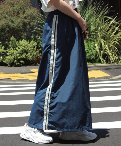 LAVEANGE（ラビアンジェ）の「サイドラインロングスカート（スカート・レディース・ブルー/カーキ/ブラック/ブラウン/グリーン・M/L/LL/3L/4L）」の5枚目の写真