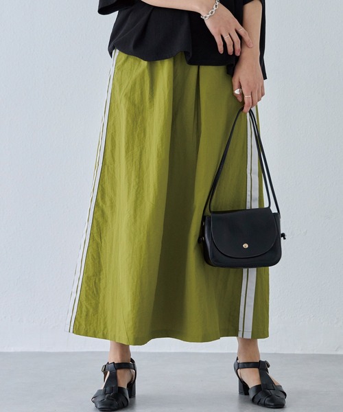 LAVEANGE（ラビアンジェ）の「サイドラインロングスカート（スカート