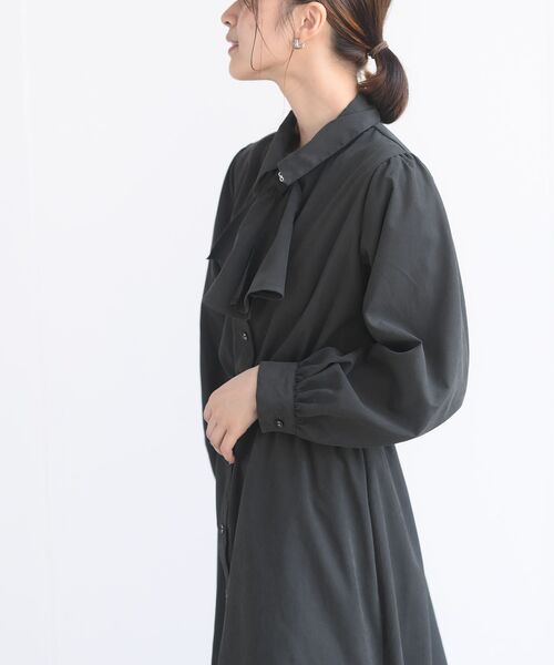 rps（アールピーエス）の「ベルト付きボータイワンピース（ワンピース・レディース・グレイッシュベージュ/ピンクベージュ/ブラック・フリー）」の9枚目の写真