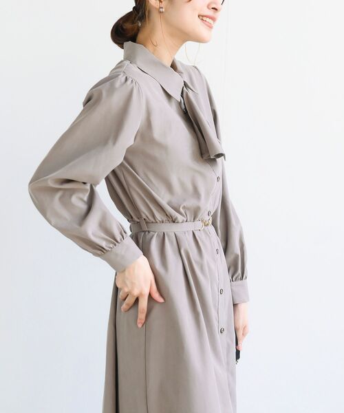 rps（アールピーエス）の「ベルト付きボータイワンピース（ワンピース・レディース・グレイッシュベージュ/ピンクベージュ/ブラック・フリー）」の21枚目の写真