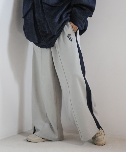 NILWAY（ニルウェイ）の「花刺繍サイドライン袴スウェットパンツ（スウェットパンツ・メンズ・アイボリー/チャコール/ライトグレー・SMALL/LARGE/MEDIUM）」の5枚目の写真