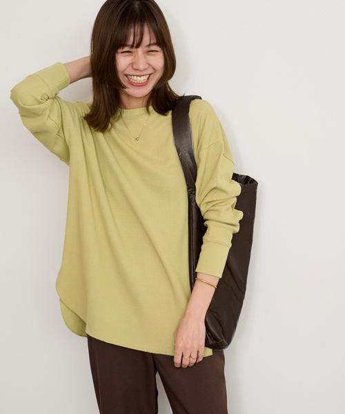 JOURNAL STANDARD relume（ジャーナルスタンダード　レリューム）の「《追加5》TCワッフルオーバーサイズロングスリーブTシャツ（Tシャツ/カットソー・レディース・ホワイト系その他/モスグリーン/オートミール/チャコールグレー/ダークブルー/ブラウン・FREE）」の5枚目の写真