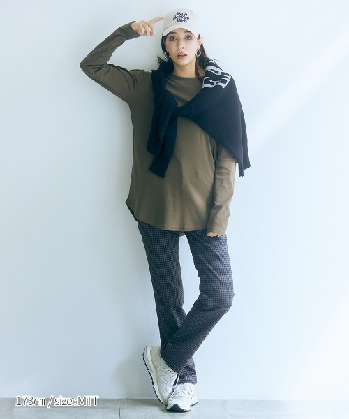 slattgir(スラットジール)の「高身長 綿100%ラウンドヘムロング丈Tシャツ (トールサイズ)(Tシャツ/カットソー・レディース・オフホワイト/ブラック/グリーン/カーキ/杢グレー/ワインレッド/ブルー・3L/LL/4L/L/M/5L)」の8枚目の写真