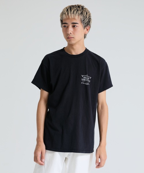 DELUXE(デラックス)の「DELUXE VEGAS TEE(Tシャツ/カットソー・メンズ・ネイビー/ブラック/ホワイト・MEDIUM/X-LARGE/LARGE)」の3枚目の写真