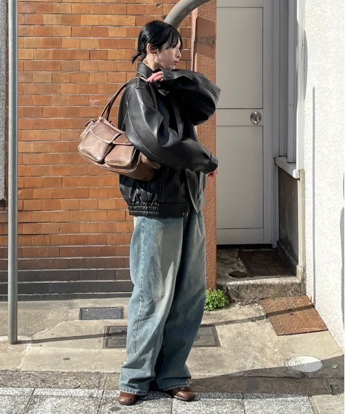 Chikashitsu +（チカシツプラス）の「ストリートファッション Chikashitsu + チカシツプラス vintage mini hand bag バッグ ハンドバッグ 合成皮革 ヴィンテージバッグ 大容量バッグ 韓国ファッション 韓国ストリート（ハンドバッグ・メンズ・ブラック/ブラウン・ONE SIZE）」の15枚目の写真