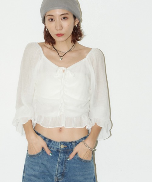 Auntie Rosa Holiday(アンティローザホリデー)の「シャーリングクロップドブラウス(シャツ/ブラウス・レディース・ブラック/イエロー/オフホワイト・FREE)」の1枚目の写真