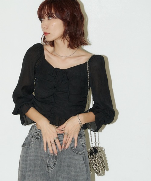 Auntie Rosa Holiday(アンティローザホリデー)の「シャーリングクロップドブラウス(シャツ/ブラウス・レディース・ブラック/イエロー/オフホワイト・FREE)」の2枚目の写真