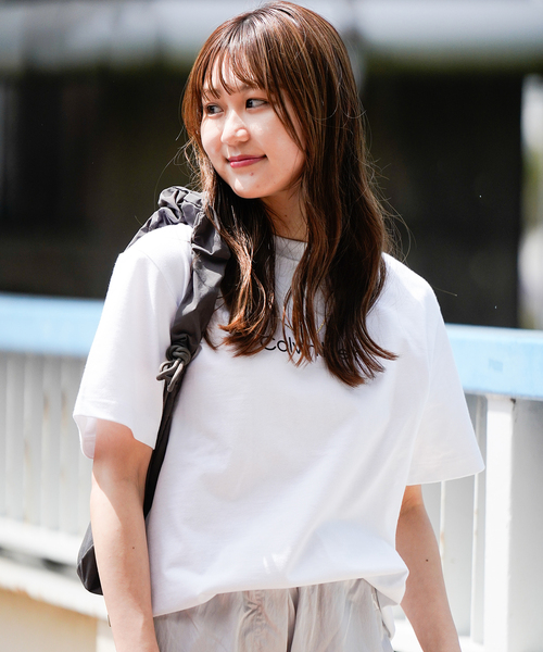 Calvin Klein（カルバン・クライン）の「【Calvin Klein / カルバン クライン】US SS STANDARD LOGO TEE（Tシャツ/カットソー・レディース・ホワイト/パープル/ブラック・SMALL）」の6枚目の写真