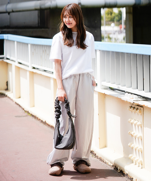 Calvin Klein（カルバン・クライン）の「【Calvin Klein / カルバン クライン】US SS STANDARD LOGO TEE（Tシャツ/カットソー・レディース・ホワイト/パープル/ブラック・SMALL）」の9枚目の写真