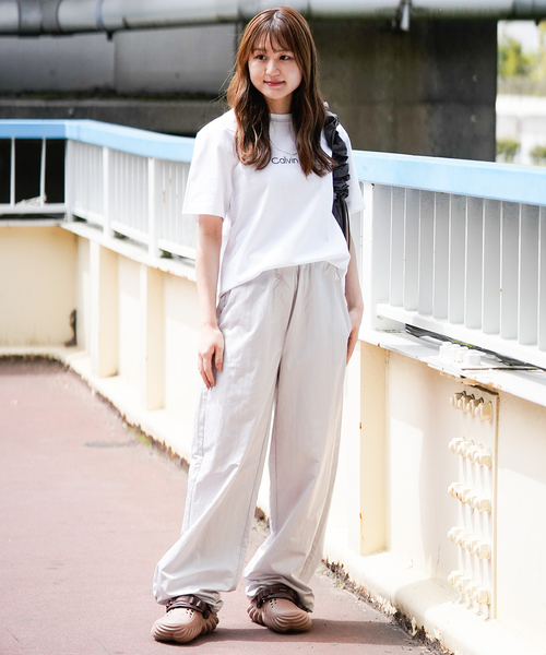 Calvin Klein（カルバン・クライン）の「【Calvin Klein / カルバン クライン】US SS STANDARD LOGO TEE（Tシャツ/カットソー・レディース・ホワイト/パープル/ブラック・SMALL）」の10枚目の写真