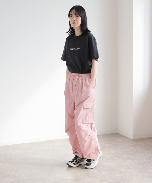 Calvin Klein（カルバン・クライン）の「【Calvin Klein / カルバン クライン】US SS STANDARD LOGO TEE（Tシャツ/カットソー・レディース・ホワイト/パープル/ブラック・SMALL）」の14枚目の写真