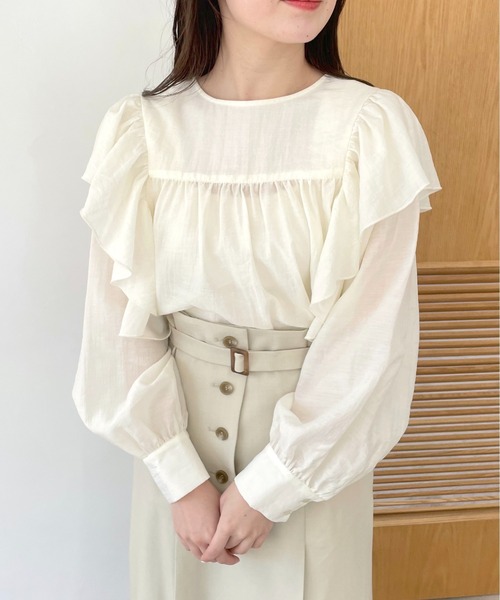 mysty woman（ミスティウーマン）の「【WEB限定アイテム】フリルショルダーブラウス　119181（シャツ/ブラウス・レディース・ピンク/オフホワイト/ブラック/ライトブルー・FREE）」の2枚目の写真