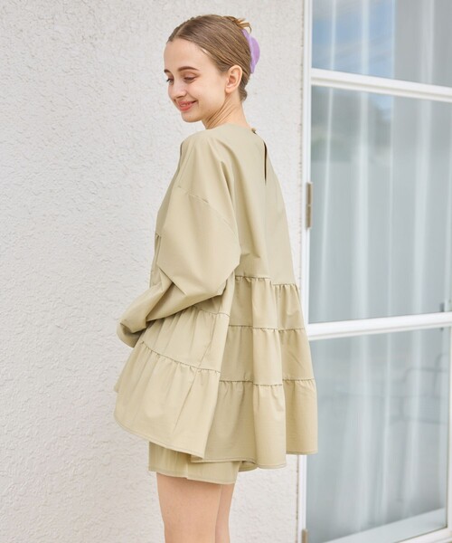 FREAK'S STORE（フリークスストア）の「限定展開　ギャザー フリル チュニック 2セット ラッシュガード（水陸両用）（水着・レディース・チャコール/ベージュ/オレンジ/グリーン/ブラック・ﾌﾘ-）」の19枚目の写真