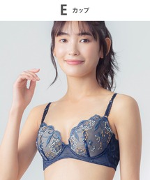 Wing(�E�C���O)�̃u���W���[�@�w���̒i�����X���[�W���O�@�o�X�g�̘e������u���b�N�@�u���p���ꂢ�u���v(�u���W���[)