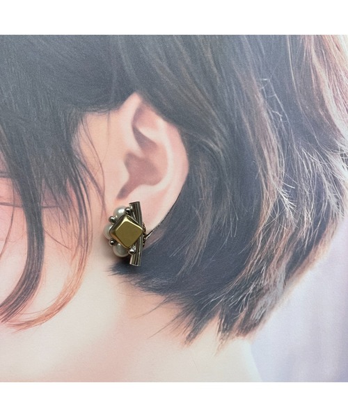 tone(トーン)の「【musk】イタリー製ガラスボタン×パールのイヤリング(MA)(イヤリング・レディース・シルバー・FREE)」の5枚目の写真