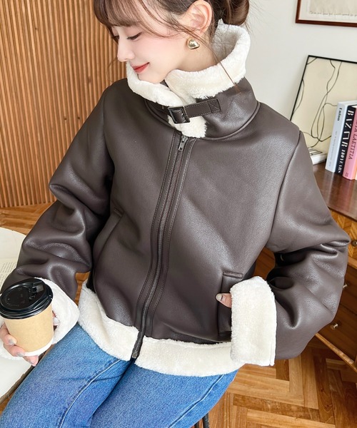 moment+（モーメントプラス）の「フェイクレザー×フェイクファームートンショートブルゾン（ムートンコート・レディース・ブラウン/ブラック系その他/ブラック・M/L）」の19枚目の写真