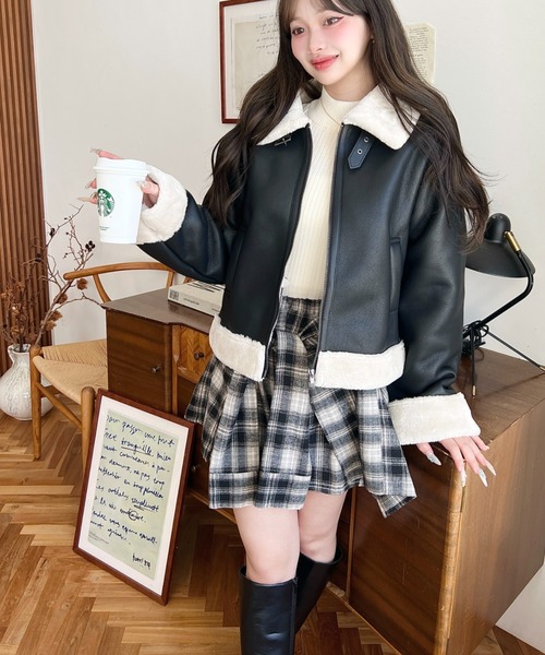 moment+(モーメントプラス)の「フェイクレザー×フェイクファーショートムートンブルゾン(ムートンコート・レディース・ブラウン/ブラック系その他/ブラック・M/L)」の20枚目の写真