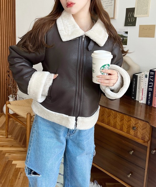 moment+（モーメントプラス）の「フェイクレザー×フェイクファームートンショートブルゾン（ムートンコート・レディース・ブラウン/ブラック系その他/ブラック・M/L）」の5枚目の写真