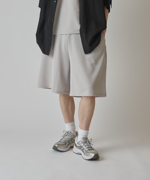 Lui's(ルイス)の「コードピケショーツ(その他パンツ・メンズ・ブラック/ライトグレー・FREE)」の1枚目の写真