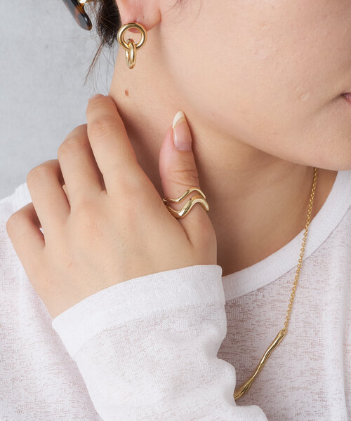 Actually（アクチュアリー）の「Open Curve Ring　オープンカーブリング（リング・レディース・ゴールド・0）」の4枚目の写真