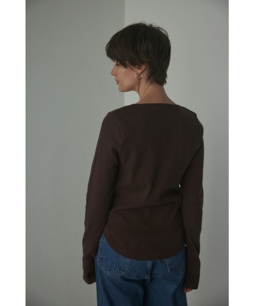 BLACK BY MOUSSY（ブラックバイマウジー）の「v neck tight tops(Vネックタイトトップス)（Tシャツ/カットソー・レディース・ブラウン/レッド/ブラック/オフホワイト/グレー・FREE）」の18枚目の写真