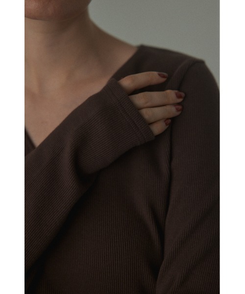 BLACK BY MOUSSY（ブラックバイマウジー）の「v neck tight tops(Vネックタイトトップス)（Tシャツ/カットソー・レディース・ブラウン/レッド/ブラック/オフホワイト/グレー・FREE）」の20枚目の写真