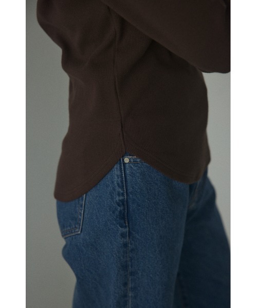 BLACK BY MOUSSY（ブラックバイマウジー）の「v neck tight tops(Vネックタイトトップス)（Tシャツ/カットソー・レディース・ブラウン/レッド/ブラック/オフホワイト/グレー・FREE）」の21枚目の写真