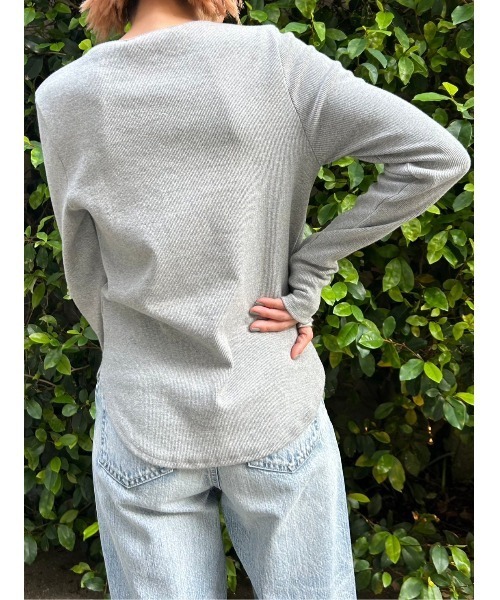 BLACK BY MOUSSY（ブラックバイマウジー）の「v neck tight tops(Vネックタイトトップス)（Tシャツ/カットソー・レディース・ブラウン/レッド/ブラック/オフホワイト/グレー・FREE）」の8枚目の写真