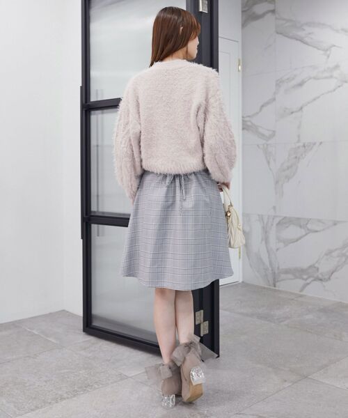 MAJESTIC LEGON（マジェスティックレゴン）の「フラワーモチーフボタンケーブルカーデ（カーディガン/ボレロ・レディース・ピンク/ライトグリーン/オフホワイト/ブルー/チャコールグレー・MEDIUM）」の22枚目の写真