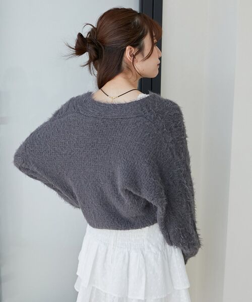 MAJESTIC LEGON（マジェスティックレゴン）の「フラワーモチーフボタンケーブルカーデ（カーディガン/ボレロ・レディース・ピンク/ライトグリーン/オフホワイト/ブルー/チャコールグレー・MEDIUM）」の9枚目の写真