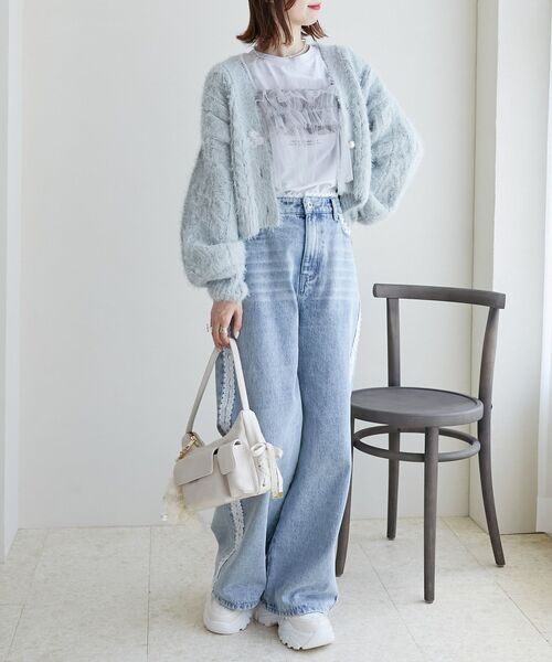 MAJESTIC LEGON（マジェスティックレゴン）の「フラワーモチーフボタンケーブルカーデ（カーディガン/ボレロ・レディース・ピンク/ライトグリーン/オフホワイト/ブルー/チャコールグレー・MEDIUM）」の14枚目の写真