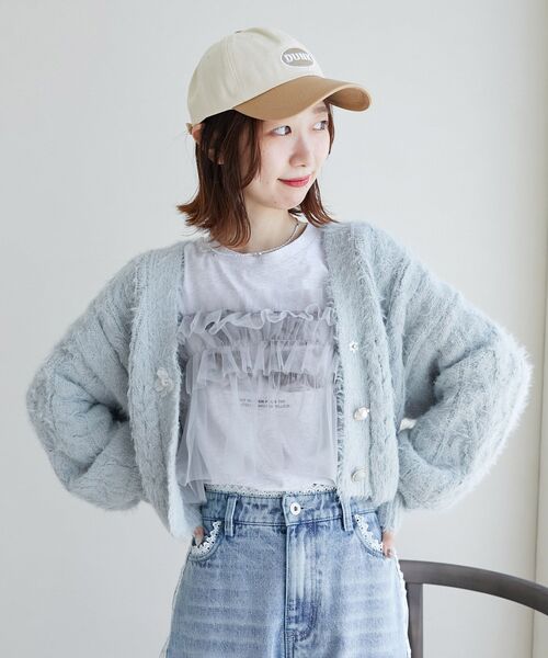 MAJESTIC LEGON（マジェスティックレゴン）の「フラワーモチーフボタンケーブルカーデ（カーディガン/ボレロ・レディース・ピンク/ライトグリーン/オフホワイト/ブルー/チャコールグレー・MEDIUM）」の16枚目の写真