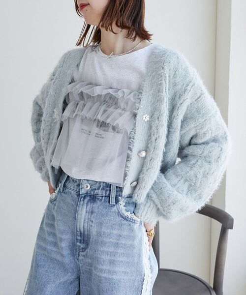 MAJESTIC LEGON（マジェスティックレゴン）の「フラワーモチーフボタンケーブルカーデ（カーディガン/ボレロ・レディース・ピンク/ライトグリーン/オフホワイト/ブルー/チャコールグレー・MEDIUM）」の17枚目の写真