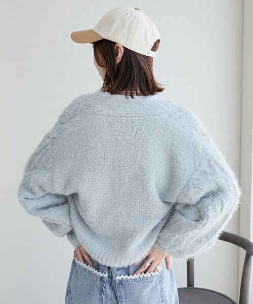 MAJESTIC LEGON（マジェスティックレゴン）の「フラワーモチーフボタンケーブルカーデ（カーディガン/ボレロ・レディース・ピンク/ライトグリーン/オフホワイト/ブルー/チャコールグレー・MEDIUM）」の18枚目の写真