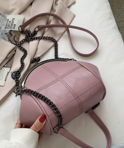 mebole(メボレ)の「がま口 ビンテージショルダーバッグ(ショルダーバッグ・レディース・ホワイト/ブラック×ホワイト/ピンク/レッド/ブラック・FREE)」の4枚目の写真