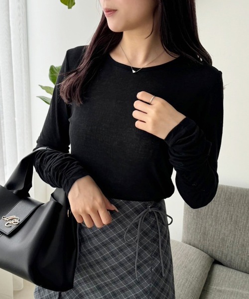 one after another NICE CLAUP(ワンアフターアナザーナイスクラップ)の「【WEB限定商品】袖シャーリングトップス(Tシャツ/カットソー・レディース・杢グレー/アイボリー/ブラック・FREE)」の12枚目の写真