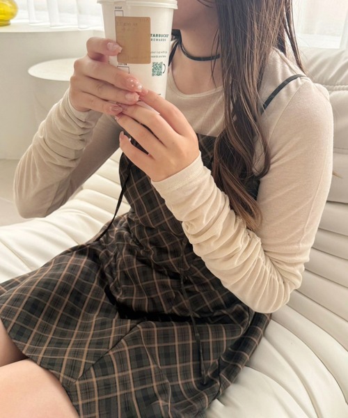 one after another NICE CLAUP(ワンアフターアナザーナイスクラップ)の「【WEB限定商品】袖シャーリングトップス(Tシャツ/カットソー・レディース・杢グレー/アイボリー/ブラック・FREE)」の5枚目の写真