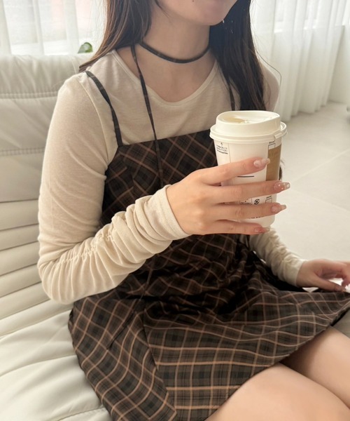 one after another NICE CLAUP(ワンアフターアナザーナイスクラップ)の「【WEB限定商品】袖シャーリングトップス(Tシャツ/カットソー・レディース・杢グレー/アイボリー/ブラック・FREE)」の4枚目の写真