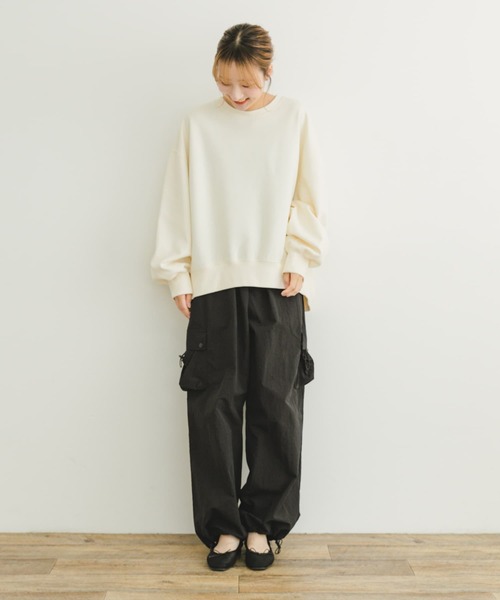 ITEMS URBANRESEARCH（アイテムズ アーバンリサーチ）の「エアリータッチクルーネックスウェット（スウェット・レディース・チャコールグレー/イエロー/オフホワイト・FREE）」の6枚目の写真