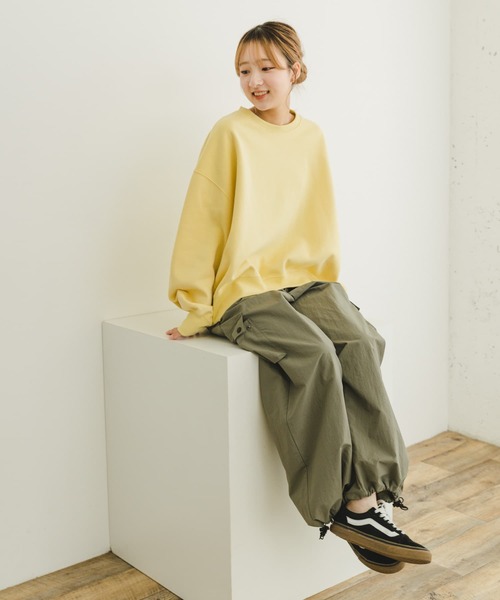 ITEMS URBANRESEARCH（アイテムズ アーバンリサーチ）の「エアリータッチクルーネックスウェット（スウェット・レディース・チャコールグレー/イエロー/オフホワイト・FREE）」の11枚目の写真