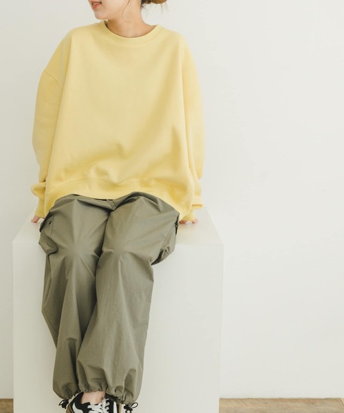 ITEMS URBANRESEARCH（アイテムズ アーバンリサーチ）の「エアリータッチクルーネックスウェット（スウェット・レディース・チャコールグレー/イエロー/オフホワイト・FREE）」の12枚目の写真