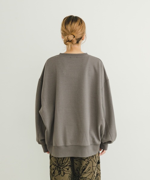 ITEMS URBANRESEARCH（アイテムズ アーバンリサーチ）の「エアリータッチクルーネックスウェット（スウェット・レディース・チャコールグレー/イエロー/オフホワイト・FREE）」の18枚目の写真