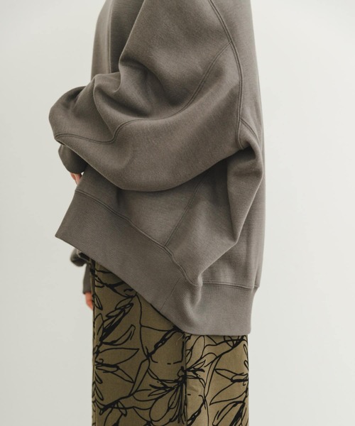 ITEMS URBANRESEARCH（アイテムズ アーバンリサーチ）の「エアリータッチクルーネックスウェット（スウェット・レディース・チャコールグレー/イエロー/オフホワイト・FREE）」の21枚目の写真