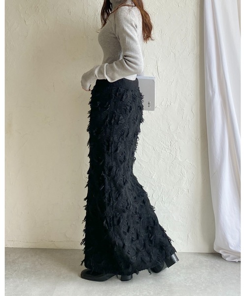 She's Closet（シーズクローゼット）の「ミックスフリンジジャガードハイウエストニットタイトロングスカート（スカート・レディース・ブラック/アイボリー/グレー・FREE）」の4枚目の写真