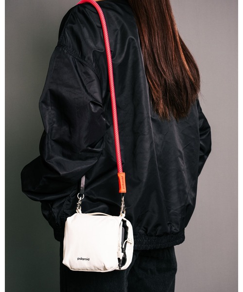 Topologie（トポロジー）の「Polaroid x Topologie Polaroid Go Sacoche【バッグ単体】（ショルダーバッグ・レディース・ホワイト・ONE SIZE）」の10枚目の写真