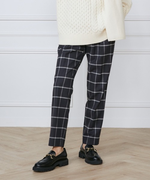 INED（イネド）の「ワンタックテーパードパンツ（その他パンツ・レディース・ブラック/オフホワイト/オレンジ/チェック/キャメル/その他・7号/9号/11号）」の5枚目の写真