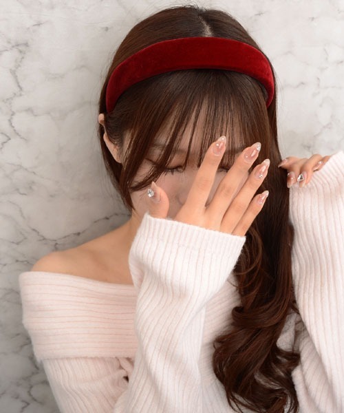 TONE SELECT GOODS（トーンセレクトグッズ）の「【float】ベロア シンプル クッション カチューシャ【3サイズ展開】（カチューシャ・レディース・ブラック系1/ブラック系3/ワイン系1/ワイン系3/ブラック系2/ワイン系2・FREE）」の6枚目の写真